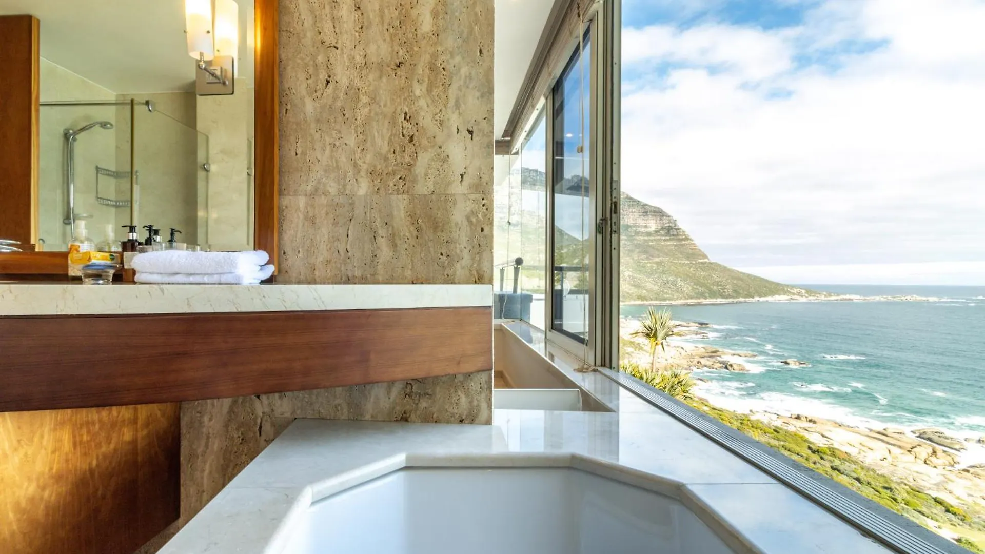 The Marvel Beach House Llandudno 0*,  South Africa