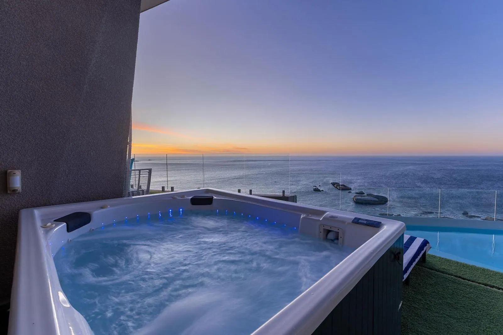 The Marvel Beach House Llandudno Guest house